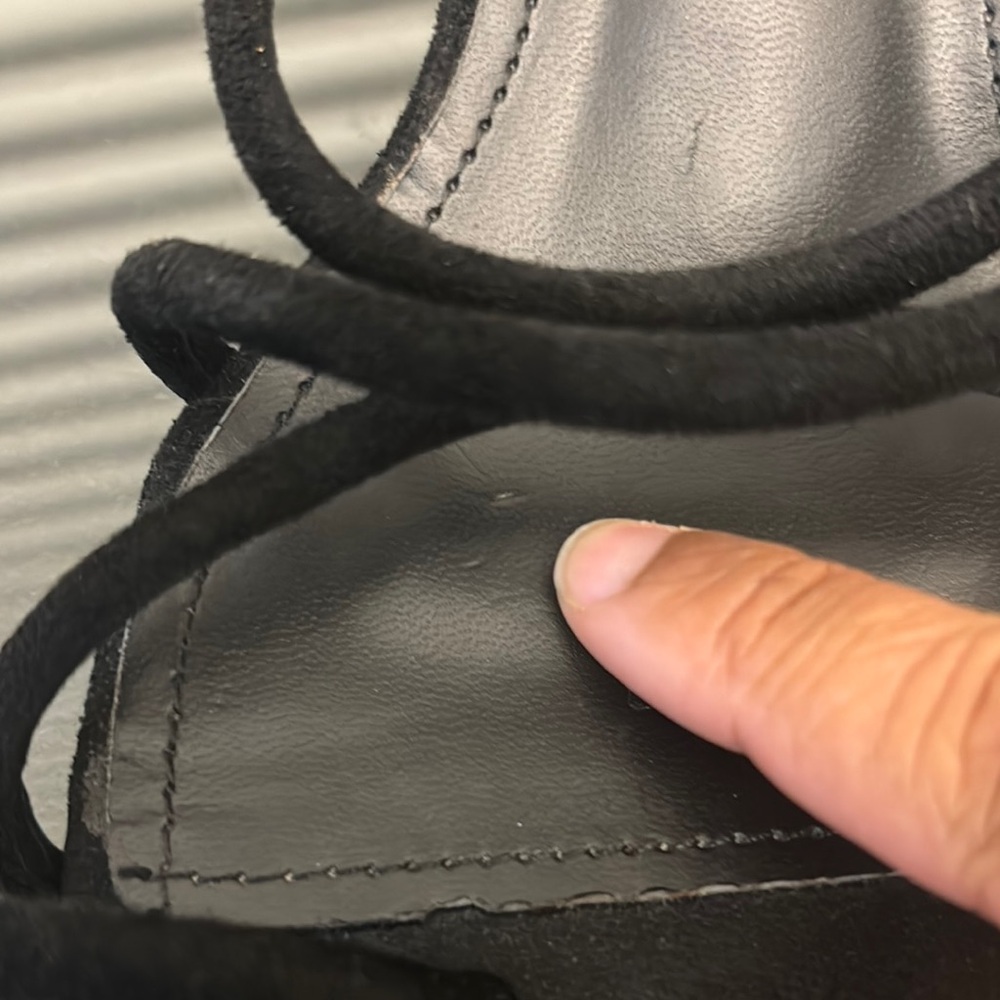 Lulu's Black Strappy Women's Heels Toe Loop 8.5 - Picture 10 of 10